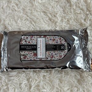 Beekman 1802 Honeyed Grapefruit Cleansing Wipes - Silver and Floral